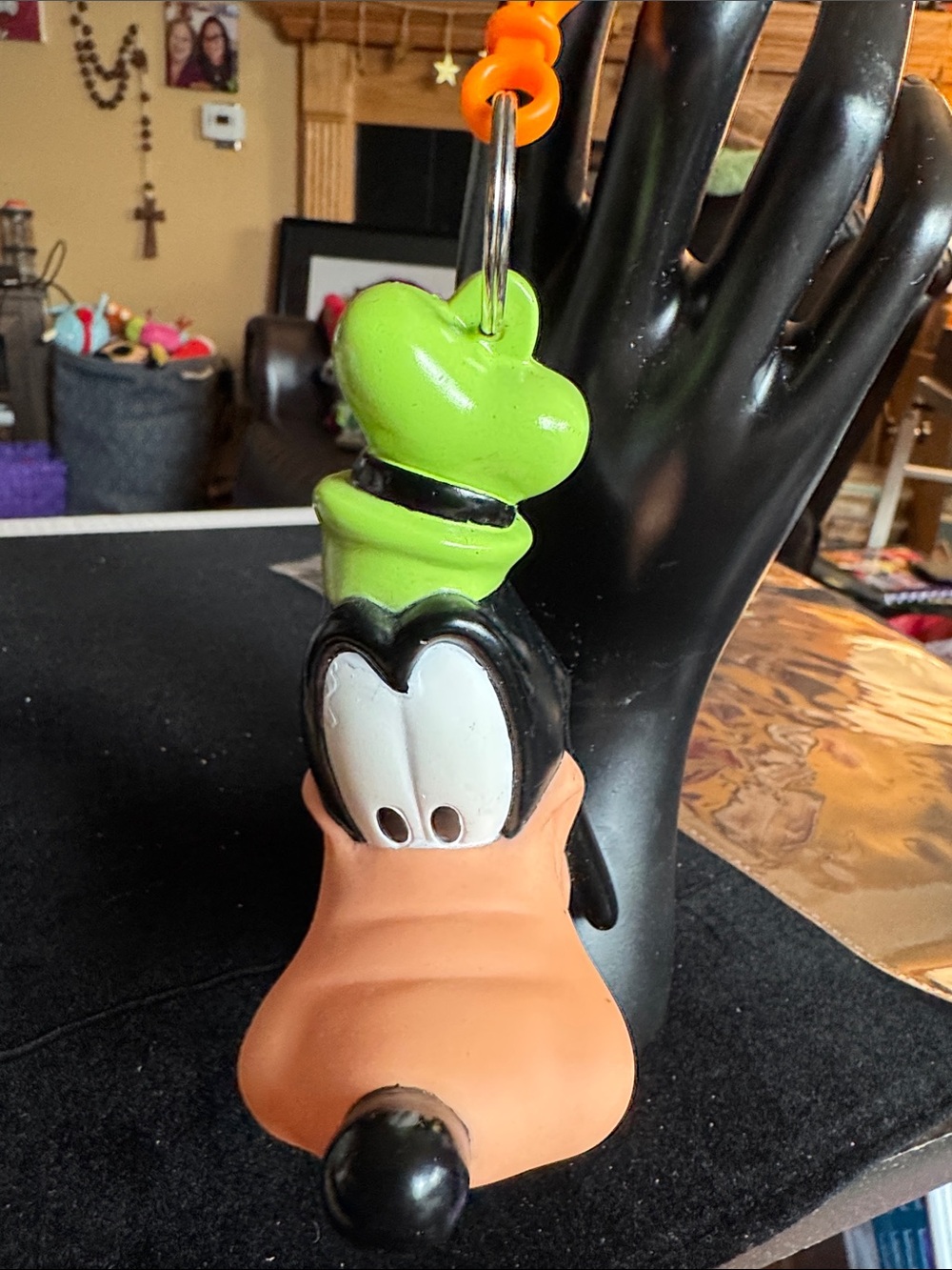 Disney Goofy Head Keychain in Green, Black, White, Peach